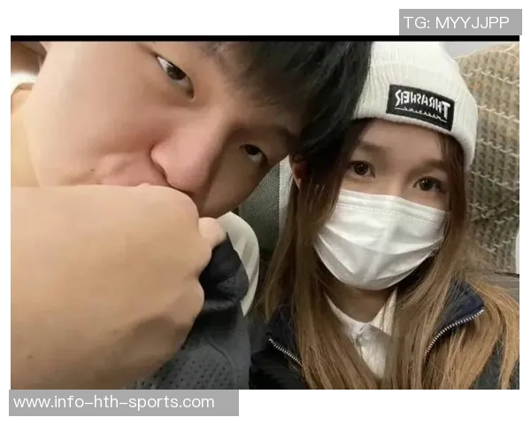 杨瀚森与女友约会被翻译哥打扰网友调侃成电灯泡真搞笑